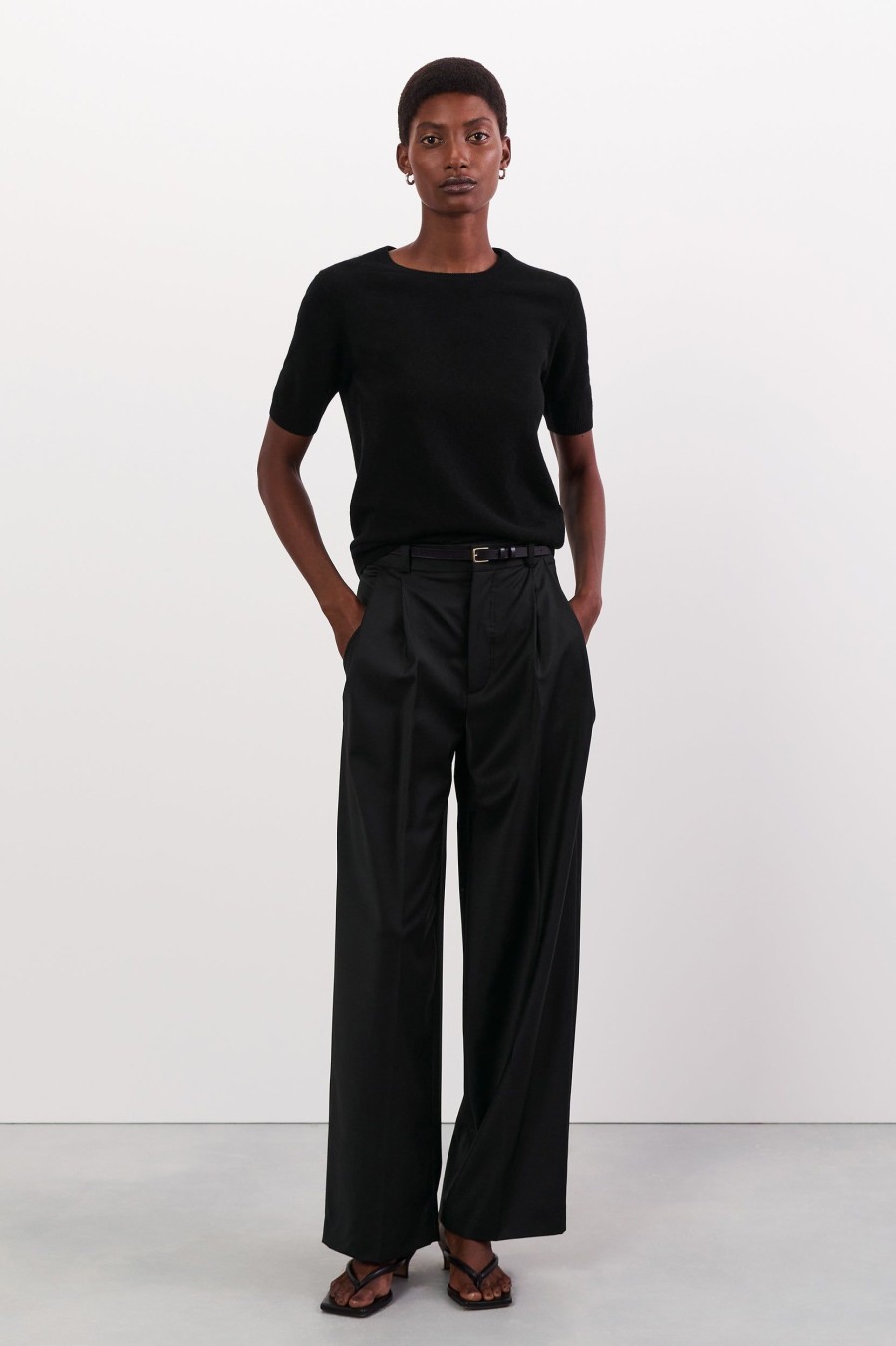 Tops And Shirts Soft Goat | Short Sleeve O-Neck Cashmere Tee In Black