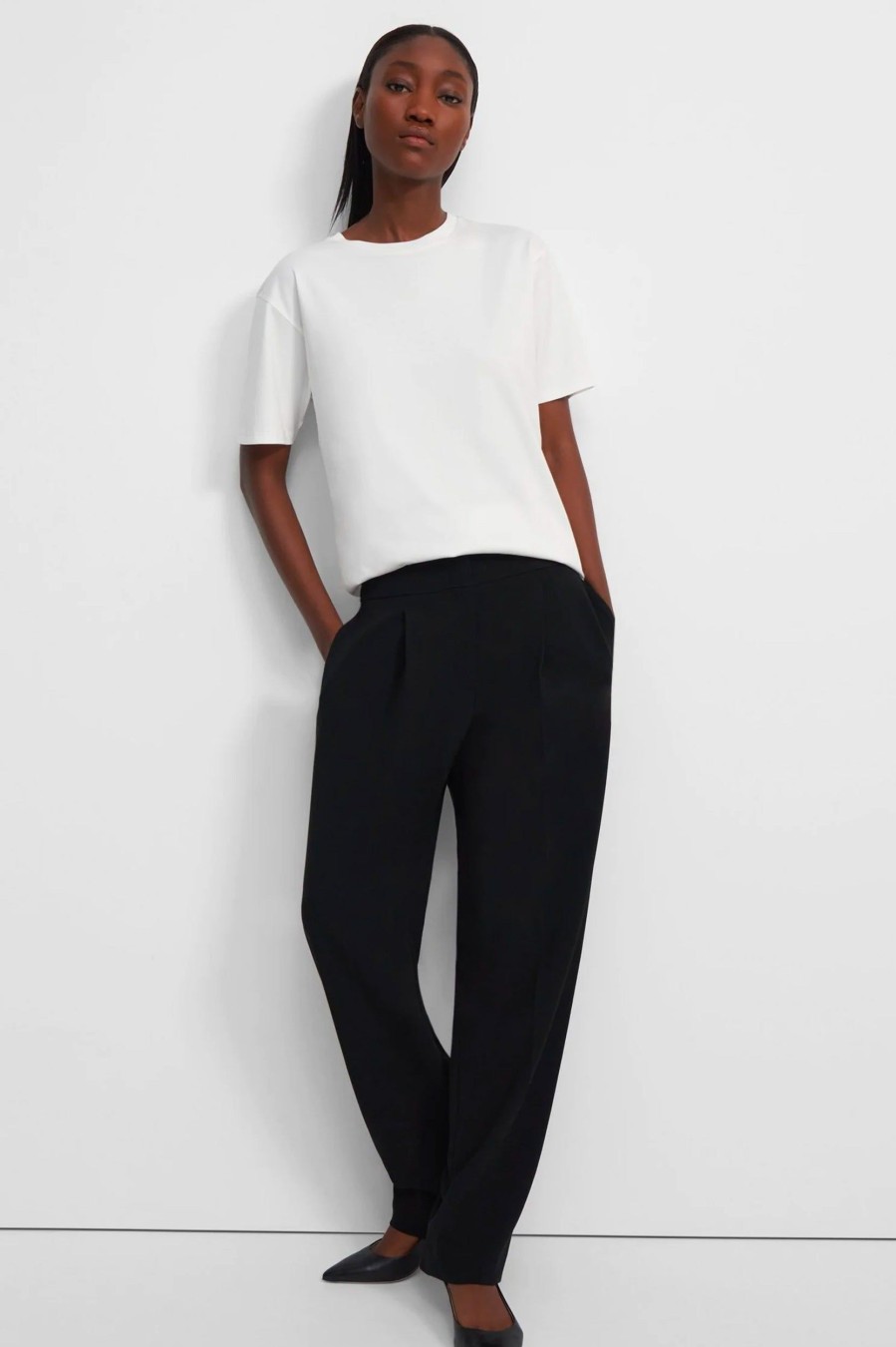 Trousers Theory | Carrot Crepe Pant In Black